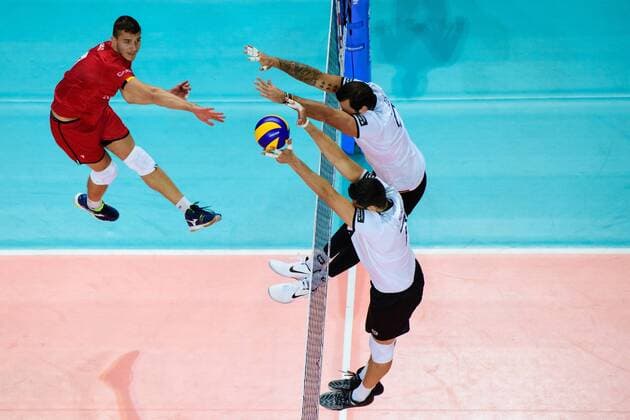 19.08.2017, ÖVB Arena, Bremen Volleyball, Länderspiel Laenderspiel, Deutschland vs. Belgien Angriff Francois Lecat ( 7 BEL) - Block Doppelblock Michael Andrei ( 7 GER), Georg Grozer ( 9 GER)