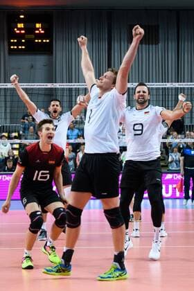 19.08.2017, ÖVB Arena, Bremen Volleyball, Länderspiel Laenderspiel, Deutschland vs. Belgien Siegerjubel Jubel nach Matchball Julian Zenger ( 16 GER), Michael Andrei ( 7 GER), Christian Fromm ( 1 GER), Georg Grozer ( 9 GER)
