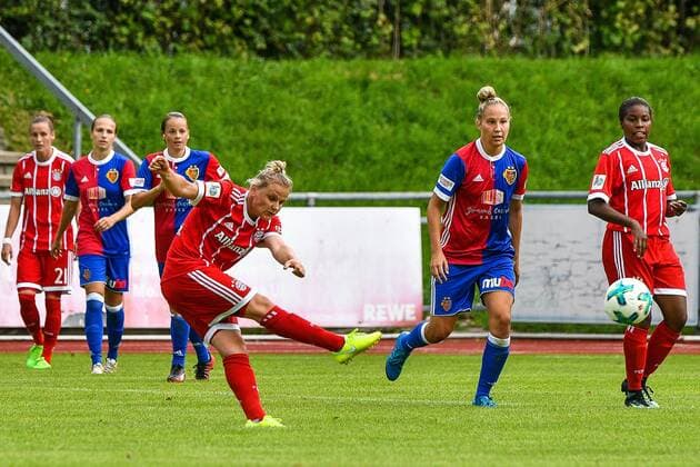 Bilder des Tages - SPORT GER, FSP, Bayern München vs FC Basel 19.08.2017, Allgäustadion Allgaeustadion, Wangen, GER, FSP, Bayern München vs FC Basel, im Bild Weitschuss von Dominika Skorvankova (Muenchen 18) nordphotoxHafner nph00200