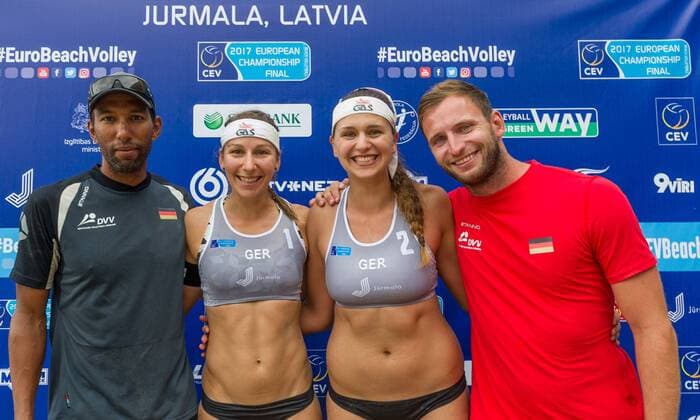 2017 CEV Beach volleyball Beachvolleyball European Championship EM Europameisterschaft Final Jurmala am 20.08.2017 Imorfene Bowes (Chef Bundestrainer) Julia GROSSNER, Nadja GLENZKE, Thilo Backhaus (Bundestrainer); 2017 CEV Beach Volleyball European Championship Final Jurmala am 20.08.2017, Jurmala (Lettland). xPWx