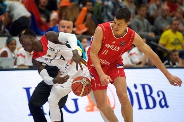 Basketball Hamburg 20.08.2017 DBB Nationalmannschaft Nationalteam Herren Supercup Tag 3 Deutschland (GER) - Serbien (SRB) Dennis Schröder Schroeder (Deutschland, No.17) Schröder Vladimir Lucic (Serbien, No.11)