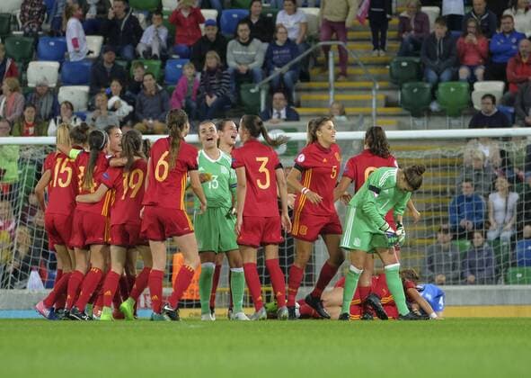 20th August 2017, Windsor Park, Belfast, Northern Ireland; Womens U19s European Championship EM Europameisterschaft Final; Spain versus France; Joy for the Spanish players at the final whistle as they are victorious 3-2 over France xNigelxCookex  ActionPlus11919347