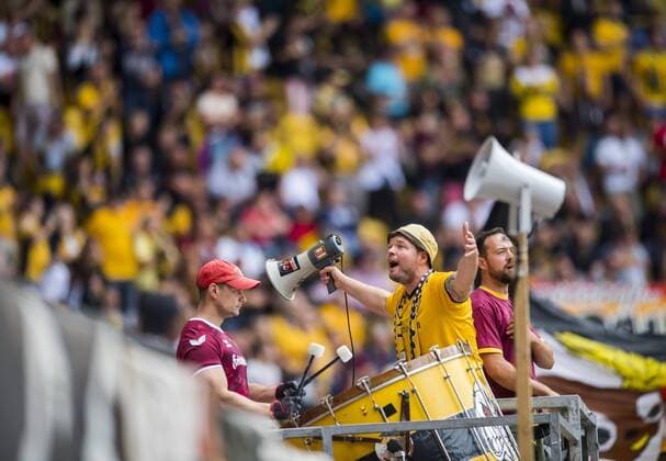 Fußball, 2. Liga, Saison 2017 2018, 3. Spieltag, SG Dynamo Dresden - SV Sandhausen, Samstag (19.08.2017), DDV-Stadion, Dresden. Dynamos Fan Capo Stefan Lehmi Lehmann im K-Block. RM001