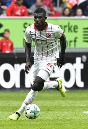 Fussball, 2. Bundesliga, Deutschland, Herren, Saison 2017 2018, 3. Spieltag, ESPRIT-Arena Düsseldorf, Fortuna Düsseldorf, F95 (weiss) - FC Kaiserslautern, FCK (rot) 2:0; Ihlas Bebou (Düsseldorf). Aktion, Einzelbild, Freisteller.