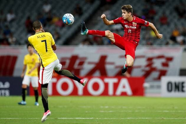 Bilder des Tages - SPORT SHANGHAI, CHINA - AUGUST 22: Oscar 8 of Shanghai SIPG kicks the ball during 2017 AFC Champions League 2017 Quarterfinals 1st leg between Shanghai SIPG and Guangzhou Evergrande at Shanghai Stadium on August 22, 2017 in Shanghai, China.  Copyright: xVCGx CFP111123980093 