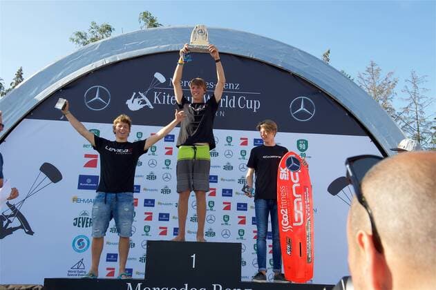 Kitesurfen, WC auf Fehmarn, Siegerehrung Mercedes Benz Kitesurf World Cup, Hydro Foil Pro Tour, 23.08.2017 ; Mercedes Benz Kitesurf World Cup, Hydro Foil Pro Tour am 23.08.2017 in der Südstrand Fehmarn in Fehmarn (Deutschland). xmdx