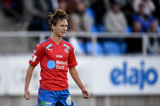 170823 Helsingborgs Alex Timossi Andersson jublar efter 1-3 under fotbollsmatchen i Svenska cupen mellan Oskarshamn och Helsingborg den 23 augusti i Oskarshamn.  Copyright: SUVADxMRKONJIC BB170823SM016