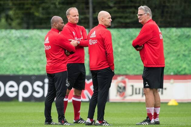 (L-R) assistent trainer Aron Winter of Ajax, assistent trainer Dennis Bergkamp of Ajax, coach Marcel Keizer of Ajax, assistent trainer Hennie Spijkerman of Ajax xVIxVIxImagesx xGerritxvanxKeulenxIVx 8551148