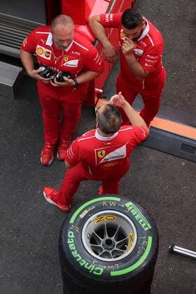 24.08.2017 - Mechanics Ferrari and Pirelli Tyre Belgian Grand Prix, Spa-Francorchamps 24 - 27 August 2017 24.08.2017 - Mechanics Ferrari and Pirelli Tyre 