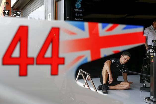 Motorsports: FIA Formula One World Championship WM Weltmeisterschaft 2017, Grand Prix of Belgium, mechanic of Mercedes AMG Petronas F1 Team Spa-Francorchamps Belgium xHOCHxZWEIx