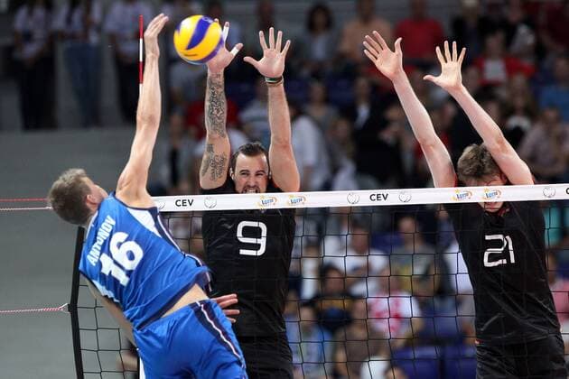 SZCZECIN, AZOTY ARENA 25.08.2017 CEV MISTRZOSTWA EUROPY W PILCE SIATKOWEJ MEZCZYZN LOTTO EUROVOLLEY POLAND 2017 NIEMCY - WLOCHY CEV MENS VOLLEYBALL European Championship EM Europameisterschaft LOTTO EUROVOLLEY POLAND 2017 NIEMCY - WLOCHY NZ OLEG ANTONOV, GYOERGY GROZER, TOBIAS KRICK FOT. KRZYSZTOF CICHOMSKI NEWSPIX.PL --- Newspix.pl  170825KCI191
