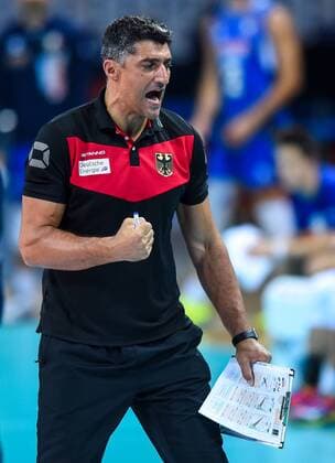 Bilder des Tages - SPORT 2017.08.25 Szczecin Siatkowka mezczyzn Lotto Mistrzostwa Europy 2017 Niemcy - Wlochy N z Germany head coach Andrea Giani Foto Lukasz Laskowski PressFocus NEWSPIX.PL 2017.08.25 Szczecin European Men s Volleyball Championships 2017 Germany vs. Italy Germany head coach Andrea Giani Credit: Lukasz Laskowski PressFocus NEWSPIX.PL --- Newspix.pl  20170825_LUK_187