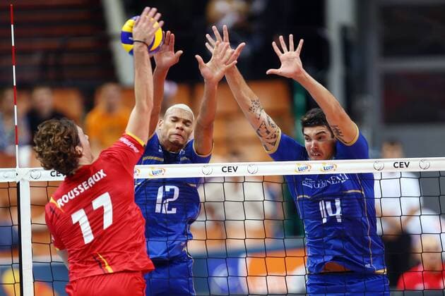 Katowice , Hala Spodek 25.08.2017 siatkowka Mistrzostwa Europy CEV 2017 Faza grupowa , Grupa D Francja - Belgia NZ Tomas Rousseaux ( BEL ) Stephen Boyer ( FRA ) Nicolas Le Goff ( FRA ) FOT Michal Nowak Newspix.pl Katowice , Spodek s Hall 25.08.2017 sport volleyball 2017 CEV Volleyball European Championship EM Europameisterschaft - Men Preliminary Round Pool D France - Belgium photo by Michal Nowak Newspix.pl --- Newspix.pl  170825MIN513
