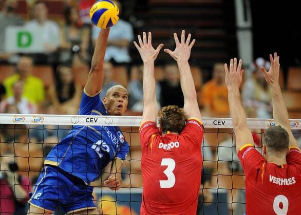 2017.08.25 Katowice Siatkowka mezczyzn Lotto Mistrzostwa Europy 2017 Lotto Eurovolley 2017 - Francja - Belgia N z Boyer Stephen of France, Deroo Sam (c), Verhees Pieter of Belgium Foto Rafal Rusek PressFocus NEWSPIX.PL 2017.08.25 Katowice European Men s Volleyball Championships 2017 France - Belgium Boyer Stephen of France, Deroo Sam (c), Verhees Pieter of Belgium Credit: Rafal Rusek PressFocus --- Newspix.pl  20170825PF_RR337
