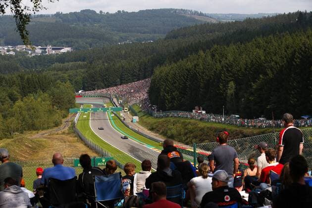 Motorsports: FIA Formula One World Championship WM Weltmeisterschaft 2017, Grand Prix of Belgium, 44 Lewis Hamilton (GBR, Mercedes AMG Petronas F1 Team), 94 Pascal Wehrlein (GER, Sauber F1 Team), Spa-Francorchamps Belgium xHOCHxZWEIx