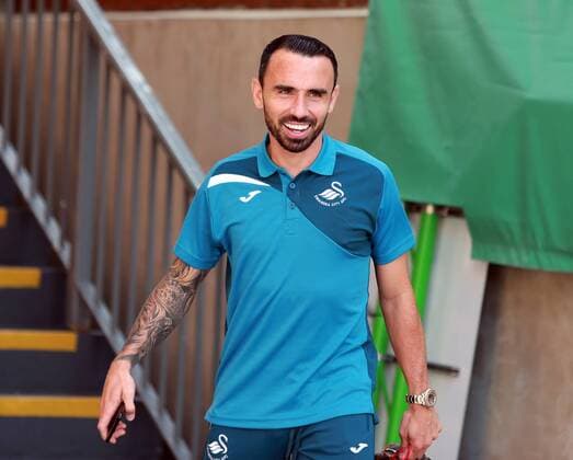 FuÃŸball, Trainerhistorie Swansea City von 1947 bis heute 26th August 2017, Selhurst Park, London, England; EPL Premier League football, Crystal Palace versus Swansea City; Leon Britton Of Swansea City arriving at Selhurst Park xJasonxHearnx  ActionPlus11920916