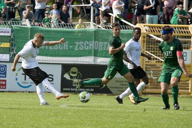 Burim Halili (Fürstenwalde) erzielt das 2:1 für Union Fürstenwalde. Fußball-Regionalliga Nordost 2017 2018, 5. Spieltag - BSG Chemie Leipzig vs. Union Fürstenwalde Leipzig Sachsen Deutschland