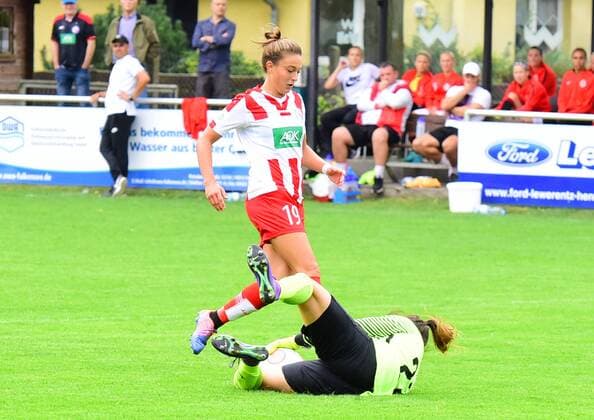 Freundschaftsspiel:Turbine Potsdam vs. Sparta Prag am 26.08.2017 Sportanlage in der Germendorfer Straße,Velten. Felicitas Rauch von Turbine Potsdam und Megan Dorsey von Sparta Prag im während des Freundschaftsspiel zwischen Turbine Potsdam und Sparta Prag am 26.08.2017 auf der Sportanlage in der Germendorfer Straße in Velten, Deutschland. xDLx