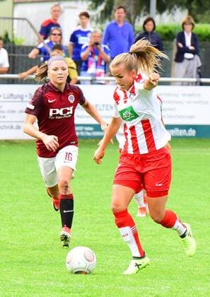 Freundschaftsspiel:Turbine Potsdam vs. Sparta Prag am 26.08.2017 Sportanlage in der Germendorfer Straße,Velten. Anna Gasper von Turbine Potsdam und Marketa Ringelova von Sparta Prag im während des Freundschaftsspiel zwischen Turbine Potsdam und Sparta Prag am 26.08.2017 auf der Sportanlage in der Germendorfer Straße in Velten, Deutschland. xDLx
