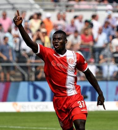 27.08.2017, xfux, Fussball 2.Bundesliga, SV Sandhausen - Fortuna Duesseldorf, emspor, v.l. Ihlas Bebou (Fortuna Duesseldorf) Torjubel, Goal celebration, celebrate the goal zum 1:1 Sandhausen