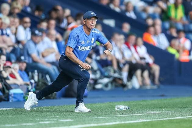27th August 2017, The Hawthorns, West Bromwich, England; EPL Premier League football, West Bromwich Albion versus Stoke City; Tony Pulis Manager of West Bromwich Albion quick to see an infringement on one of his players xStevexFeeneyx  ActionPlus11922404