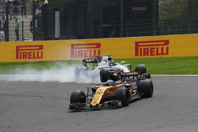 27.08.2017 - Race, Jolyon Palmer (GBR) Renault F1 Team RS17 leads Lance Stroll (CDN) Williams FW40 Belgian Grand Prix, Spa-Francorchamps 24 - 27 August 2017 27.08.2017 - Race, Jolyon Palmer (GBR) Renault Sport F1 Team RS17 leads Lance Stroll (CDN) Williams FW40 