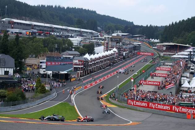 Motorsports: FIA Formula One World Championship WM Weltmeisterschaft 2017, Grand Prix of Belgium, 44 Lewis Hamilton (GBR, Mercedes AMG Petronas F1 Team), 5 Sebastian Vettel (GER, Scuderia Ferrari), Spa-Francorchamps Belgium xHOCHxZWEIx