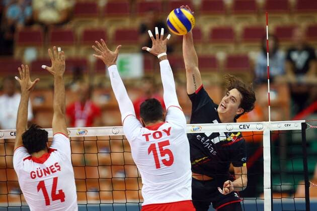 Katowice , Hala Spodek 27.08.2017 siatkowka Mistrzostwa Europy CEV 2017 Faza grupowa , Grupa D Turcja - Belgia NZ Faik Samed Gunes ( TUR ) Metin Toy ( TUR ) Tomas Rousseaux ( BEL ) FOT Michal Nowak Newspix.pl Katowice , Spodek s Hall 27.08.2017 sport volleyball 2017 CEV Volleyball European Championship EM Europameisterschaft - Men Preliminary Round Pool D Turkey - Belgium photo by Michal Nowak Newspix.pl --- Newspix.pl  170827MIN018