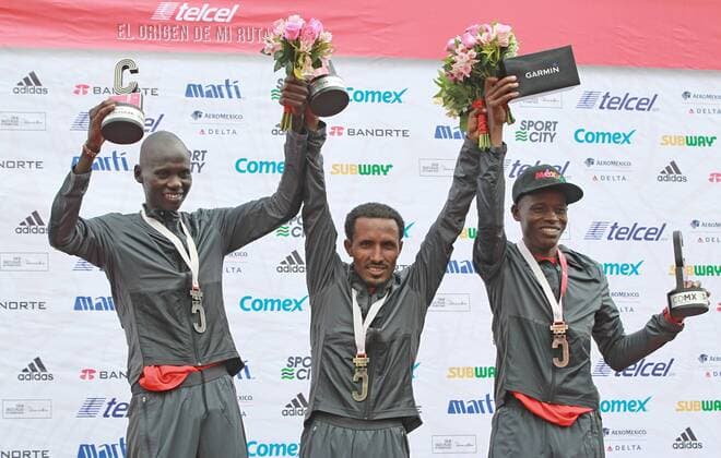 Ethiopian Fikadu Kebede (C) winner of the men s category, poses with Isaac Korin (L), second, and Rodgers Ondati (R), third, arrives in first position to the finish line during the Mexico City Marathon in Mexico, 27 August 2017. Kebede made a time of 2:17:28. PERUVIAN GLADYS TEJADA BREAKS RECORD AT MEXICO CITY S MARATHON !ACHTUNG: NUR REDAKTIONELLE NUTZUNG!  Copyright: xMarioxGuzmánx MEX003 20170827-636394609917784993