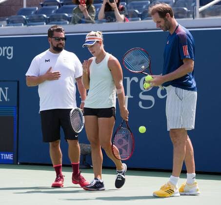ANGELIQUE KERBER (GER) steht auf dem Platz mit Trainer Benjamin Ebrahimzadeh und Torben Beltz, Training,practice, Tennis - US Open 2017 - Grand Slam ITF ATP Tennis Herren WTA Tennis Damen - Billie Jean King Tennis Center - New York - New York - USA - 27 August 2017. Copyright: xJuergenxHasenkopfx