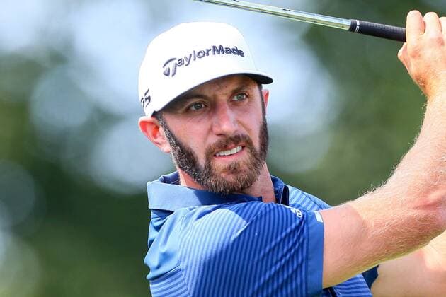 OLD WESTBURY, NY - AUGUST 27: Dustin Johnson tees off at the 2nd hole during the final round of The Northern Trust PGA Golf Herren Golf Tournament on August 27, 2017 at Glen Oaks Club in Old Westbury, NY. (Photo by Rich Graessle Icon Sportswire) GOLF: AUG 27 PGA - The Northern Trust - Final Round Icon082617150 EDITORIAL USE ONLY