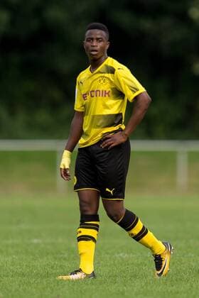 Dortmund, Germany 26.08.2017, B-Junioren Bundesliga West 17 18 4. Spieltag, Hombrucher SV - BV Borussia Dortmund, Youssoufa Moukoko (U-17 BVB) schaut ( DeFodi001