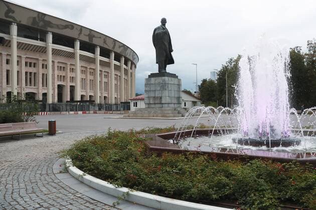 MOSCOW, RUSSIA - AUGUST 29, 2017: A Vladimir Lenin statue by Luzhniki Stadium, a venue for 2018 FIFA World Cup WM Weltmeisterschaft Fussball matches. Sergei Fadeichev TASS  TS05D7A5