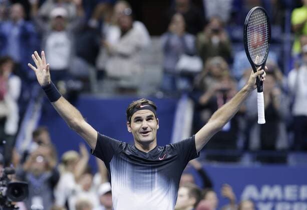 Bilder des Tages - SPORT Roger Federer of Switzerland reacts after match point defeating Frances Tiafoe in 5 sets in the first round in Arthur Ashe Stadium at the 2017 US Open Tennis Championships at the USTA Billie Jean King National Tennis Center in New York City on August 29, 2017.  NYP20170829129 JOHNxANGELILLO
