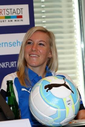30.8.2017 Frankfurt am Main, Allianz Frauen-Bundesliga Saison 2017 2018 FFC Frankfurt Saisoneröffnungspressekonferenz neue Spielführerin Prießen, Marith (13, FFC Frankfurt)