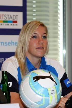 30.8.2017 Frankfurt am Main, Allianz Frauen-Bundesliga Saison 2017 2018 FFC Frankfurt Saisoneröffnungspressekonferenz neue Spielführerin Prießen, Marith (13, FFC Frankfurt)