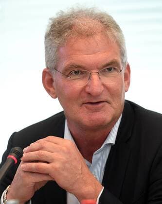 30.08.2017, xjhx, Fussball 1.Bundesliga Frauen, 1. FFC Frankfurt Saisoneroeffnungs-Pressekonferenz Saison 2017 18, emspor v.l. Dr. Hans-Georg Sundermann (GF Lotto Hessen) Frankfurt am Main