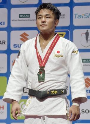 Soichi Hashimoto of Japan poses with gold medal after the men s 73kg category final during the World Judo Championships in Budapest, Hungary, August 30, 2017. (CTKxPhoto VitxSimanek) CTKPhotoP201708300984901  VIS 026
