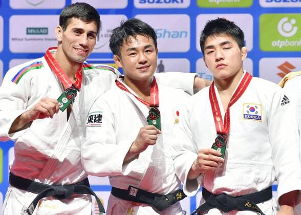 Judo: Hashimoto wins men s 73-kg gold at worlds Soichi Hashimoto (C) of Japan poses for photos after winning the men s 73-kilogram gold medal at the world judo championships in Budapest on Aug. 30, 2017. Alongside Hashimoto are silver medalist Rustam Orujov (L) of Azerbaijan and bronze medalist An Chang Rim of South Korea. 