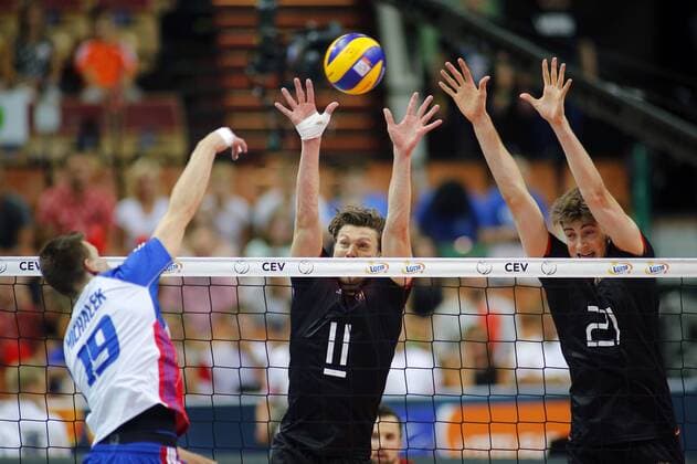 KATOWICE HALA SPODEK 31.08.2017 LOTTO EUROVOLLEY 2017 MECZ MISTRZOSTW EUROPY 2017 SIATKOWKA 1 4 FINALU NIEMCY (czarne) - CZECHY (bialo-niebieskie) NZ Petr Michalek , Lukas Immanuel Kampa , Tobias Krick . FOT TOMASZ WANTULA NEWSPIX.PL KATOWICE SPODEK 31.08.2017 VOLEYYBALL MEN S CHAMPIONSCHIP LOTTO EUROVOLLEY POLAND 2017 QUARTERFINAL GERMANY - CZECH REPUBLIC TOMASZ WANTULA NEWSPIX.PL --- Newspix.pl  170831WAN001