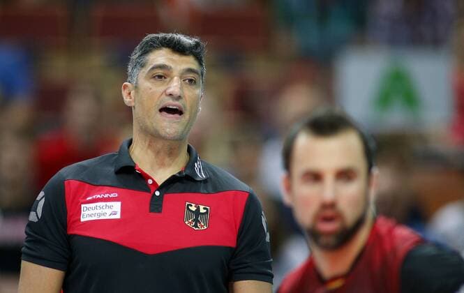 KATOWICE HALA SPODEK 31.08.2017 LOTTO EUROVOLLEY 2017 MECZ MISTRZOSTW EUROPY 2017 SIATKOWKA 1 4 FINALU NIEMCY (czarne) - CZECHY (bialo-niebieskie) NZ Andrea Giani trener Niemiec Head Couch . FOT TOMASZ WANTULA NEWSPIX.PL KATOWICE SPODEK 31.08.2017 VOLEYYBALL MEN S CHAMPIONSCHIP LOTTO EUROVOLLEY POLAND 2017 QUARTERFINAL GERMANY - CZECH REPUBLIC TOMASZ WANTULA NEWSPIX.PL --- Newspix.pl  170831WAN048