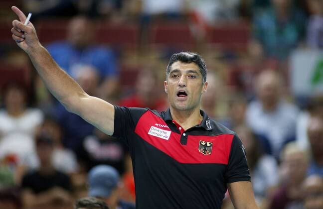 KATOWICE HALA SPODEK 31.08.2017 LOTTO EUROVOLLEY 2017 MECZ MISTRZOSTW EUROPY 2017 SIATKOWKA 1 4 FINALU NIEMCY (czarne) - CZECHY (bialo-niebieskie) NZ Andrea Giani trener Niemiec Head Coach . FOT TOMASZ WANTULA NEWSPIX.PL KATOWICE SPODEK 31.08.2017 VOLEYYBALL MEN S CHAMPIONSCHIP LOTTO EUROVOLLEY POLAND 2017 QUARTERFINAL GERMANY - CZECH REPUBLIC TOMASZ WANTULA NEWSPIX.PL --- Newspix.pl  170831WAN049