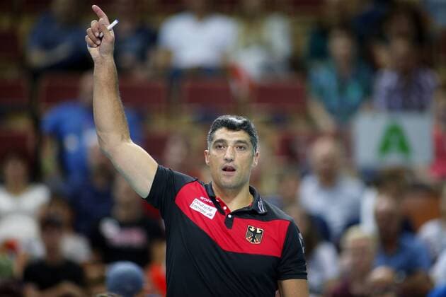 KATOWICE HALA SPODEK 31.08.2017 LOTTO EUROVOLLEY 2017 MECZ MISTRZOSTW EUROPY 2017 SIATKOWKA 1 4 FINALU NIEMCY (czarne) - CZECHY (bialo-niebieskie) NZ Andrea Giani trener Niemiec Head Coach . FOT TOMASZ WANTULA NEWSPIX.PL KATOWICE SPODEK 31.08.2017 VOLEYYBALL MEN S CHAMPIONSCHIP LOTTO EUROVOLLEY POLAND 2017 QUARTERFINAL GERMANY - CZECH REPUBLIC TOMASZ WANTULA NEWSPIX.PL --- Newspix.pl  170831WAN050