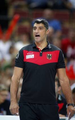 KATOWICE HALA SPODEK 31.08.2017 LOTTO EUROVOLLEY 2017 MECZ MISTRZOSTW EUROPY 2017 SIATKOWKA 1 4 FINALU NIEMCY (czarne) - CZECHY (bialo-niebieskie) NZ Andrea Giani trener Niemiec Head Coach . FOT TOMASZ WANTULA NEWSPIX.PL KATOWICE SPODEK 31.08.2017 VOLEYYBALL MEN S CHAMPIONSCHIP LOTTO EUROVOLLEY POLAND 2017 QUARTERFINAL GERMANY - CZECH REPUBLIC TOMASZ WANTULA NEWSPIX.PL --- Newspix.pl  170831WAN052