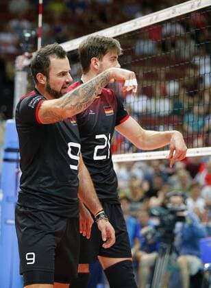 KATOWICE HALA SPODEK 31.08.2017 LOTTO EUROVOLLEY 2017 MECZ MISTRZOSTW EUROPY 2017 SIATKOWKA 1 4 FINALU NIEMCY (czarne) - CZECHY (bialo-niebieskie) NZ radosc siatkarzy Niemiec - Gyorgy Grozer , Tobias Krick . FOT TOMASZ WANTULA NEWSPIX.PL KATOWICE SPODEK 31.08.2017 VOLEYYBALL MEN S CHAMPIONSCHIP LOTTO EUROVOLLEY POLAND 2017 QUARTERFINAL GERMANY - CZECH REPUBLIC TOMASZ WANTULA NEWSPIX.PL --- Newspix.pl  170831WAN081