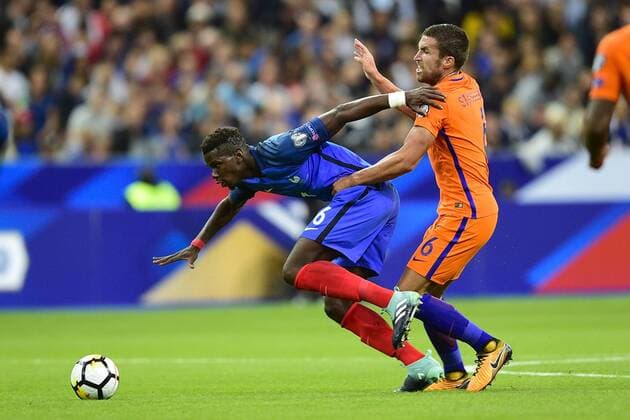 Paul Pogba (France) vs Kevin Strootman (PaysBas) FOOTBALL : France vs Pays Bas - Paris - 31 08 2017 JBAutissier Panoramic 