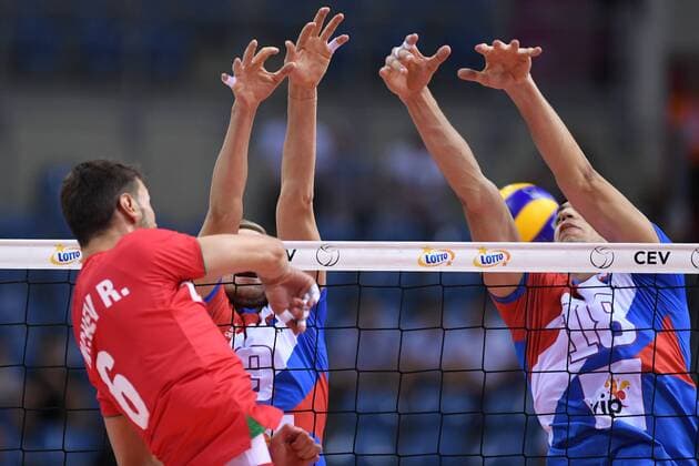 Volleyball EM, Serbien - Bulgarien 2017.08.31 Krakow Siatkowka , Mistrzostwa Europy mezczyzn 2017 , LOTTO Eurovolley Poland 2017 Serbia - Bulgaria N z Rozalin Penchev of Bulgaria and Nikola Jovovic, Marko Podrascanin of Serbia Foto Krzysztof Porebski PressFocus NEWSPIX.PL 2017.08.31 Krakow Volleyball , CEV Volleyball European Championship EM Europameisterschaft - Men , LOTTO Eurovolley Poland 2017 Serbia - Bulgaria Rozalin Penchev of Bulgaria and Nikola Jovovic, Marko Podrascanin of Serbia Credit: Krzysztof Porebski PressFocus --- Newspix.pl  20170831PF_KP281