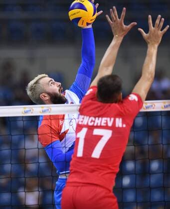 Volleyball EM, Serbien - Bulgarien 2017.08.31 Krakow Siatkowka , Mistrzostwa Europy mezczyzn 2017 , LOTTO Eurovolley Poland 2017 Serbia - Bulgaria N z Uros Kovacevic of Serbia and Nikolay Penchev of Bulgaria Foto Krzysztof Porebski PressFocus NEWSPIX.PL 2017.08.31 Krakow Volleyball , CEV Volleyball European Championship EM Europameisterschaft - Men , LOTTO Eurovolley Poland 2017 Serbia - Bulgaria Uros Kovacevic of Serbia and Nikolay Penchev of Bulgaria Credit: Krzysztof Porebski PressFocus --- Newspix.pl  20170831PF_KP291