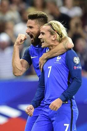 Themen der Woche - SPORT Bilder des Tages - SPORT joie des joueurs de la France apres le but de Antoine Griezmann (France) Olivier Giroud (France) FOOTBALL : France vs Pays Bas - Paris - 31 08 2017 JBAutissier Panoramic 