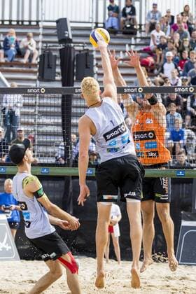 Tim Holler gegen Paul Becker Becker Schroeder vs Holler Wickler, Deutsche smart Beach-Volleyball Meisterschaften 2017, 01.09.17 Timmendorfer Strand Schleswig-Holstein Germany Copyright: xAgentur54Gradx xChristianxSchaffrathx
